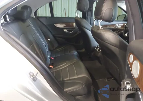 2017 Mercedes-Benz C 300 4Matic/Luxury 4Matic z USA, uszkodzony, nr VIN 55SWF4KB9HU184400